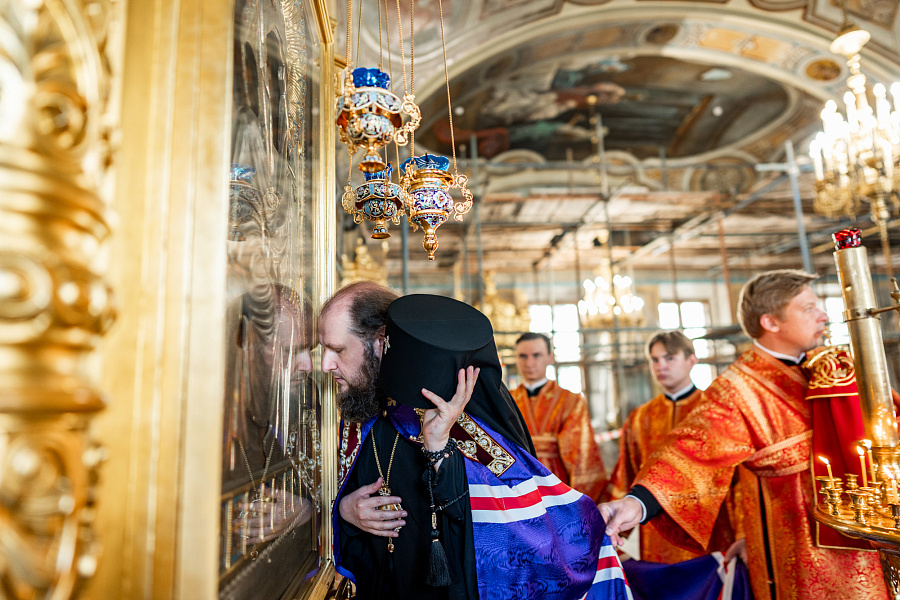 Божественная литургия в день отдания праздника Пасхи в Троицком кафедральном соборе Подольска